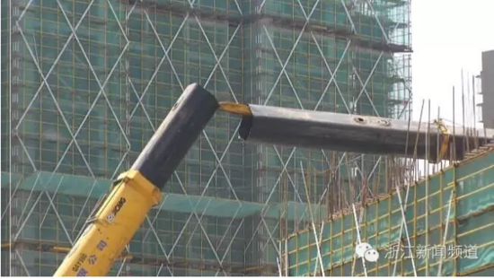 五一假期，杭州一工地的起重機吊機倒塌，造成1人重傷，3人輕傷