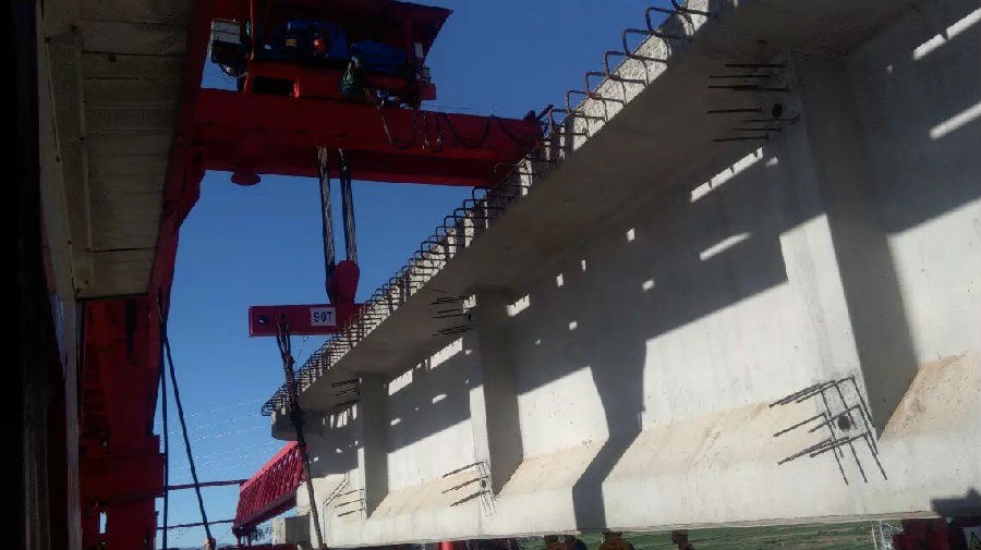 安裝架橋機(jī)安全監(jiān)控系統(tǒng)再場(chǎng)照片三