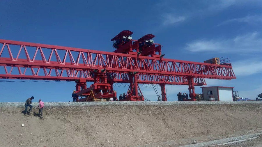 安裝架橋機(jī)安全監(jiān)控系統(tǒng)再場(chǎng)照片四